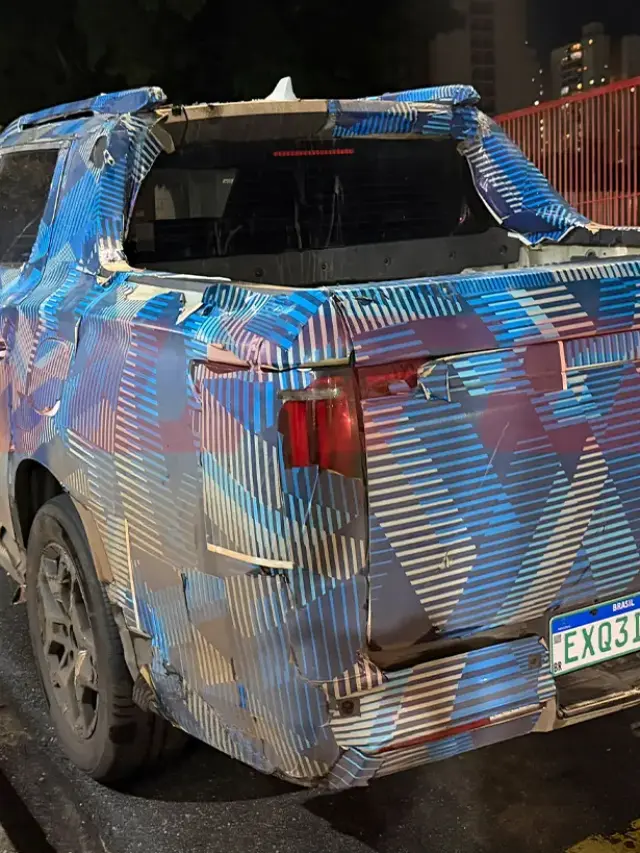 cropped-FLAGRA-byd-mako-traseira-1.webp