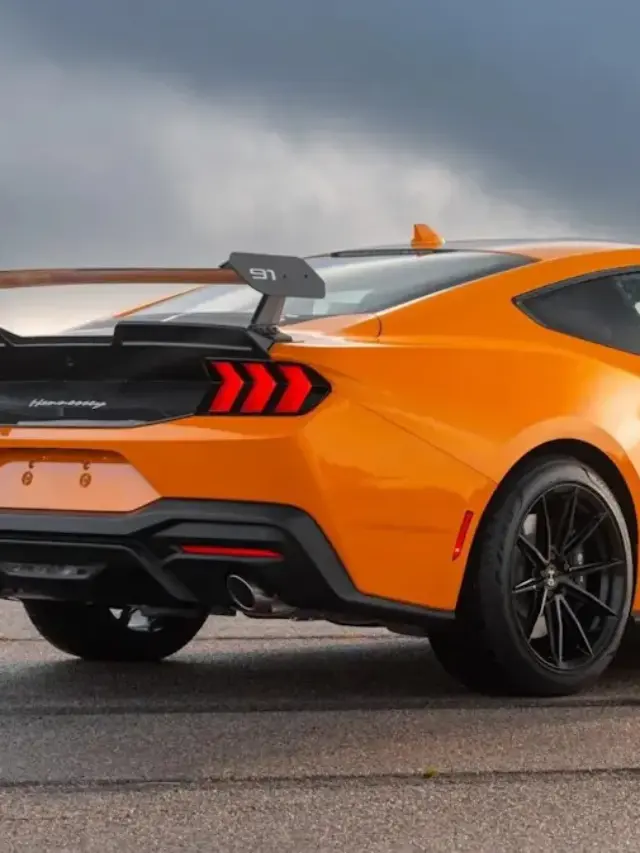 Ford Mustang Henessey Super Venom [divulgação] laranja de frente na uma pista