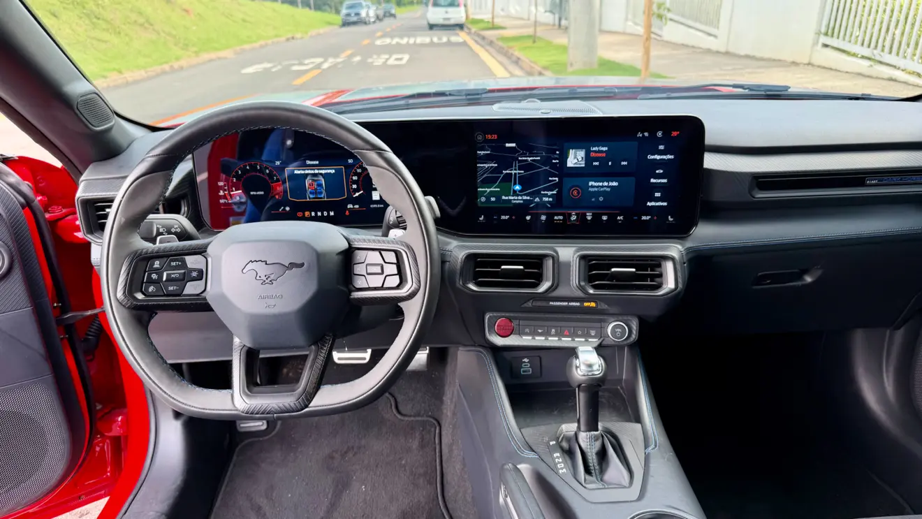 interior Ford Mustang Dark Horse [Auto+ / João Brigato]