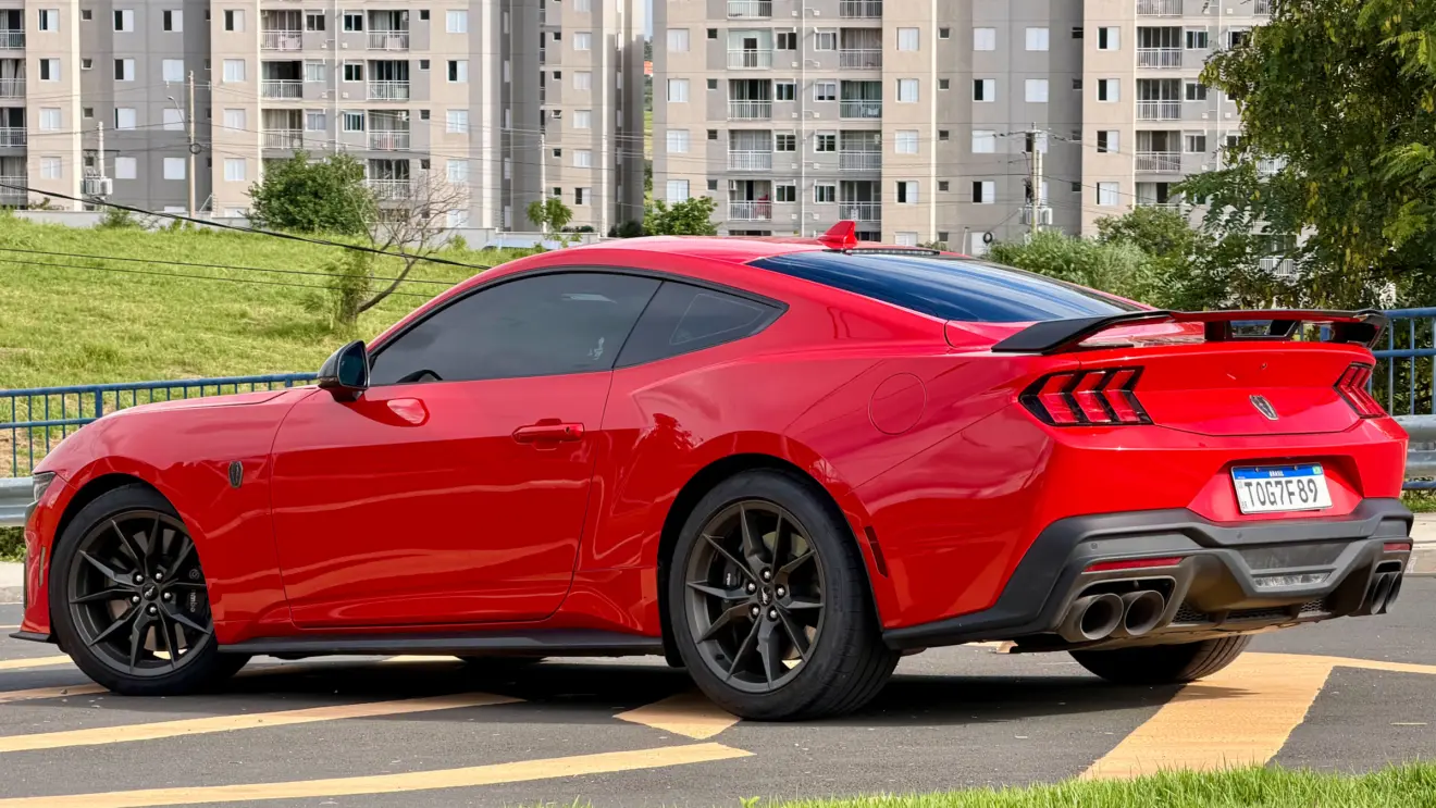 Ford Mustang Dark Horse [Auto+ / João Brigato]