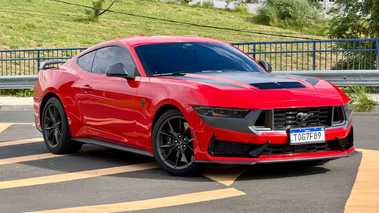 Ford Mustang Dark Horse [vermelho de frente