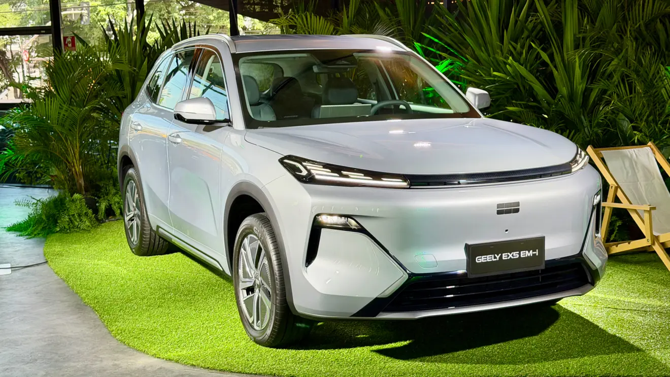 Geely EX5 Pro prata de frente