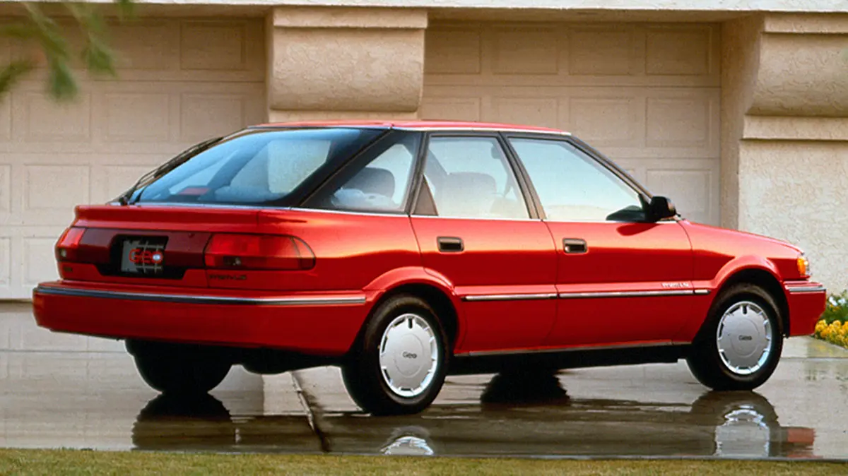 Geo Prizm hatch [divulgação]
