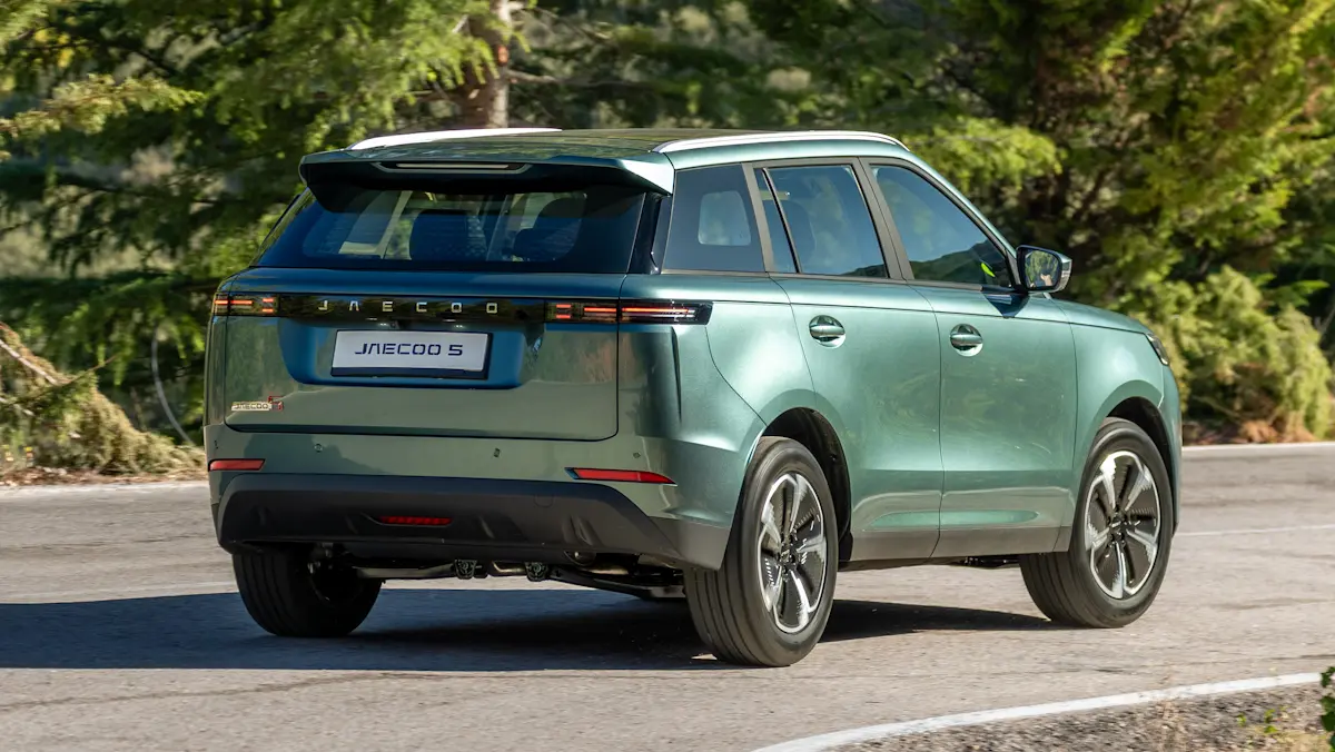 Jaecoo 5 verde de traseira