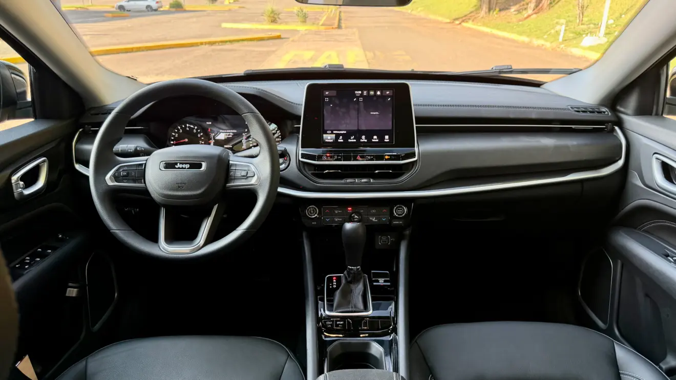 interior jeep compass sport com bancos em couro