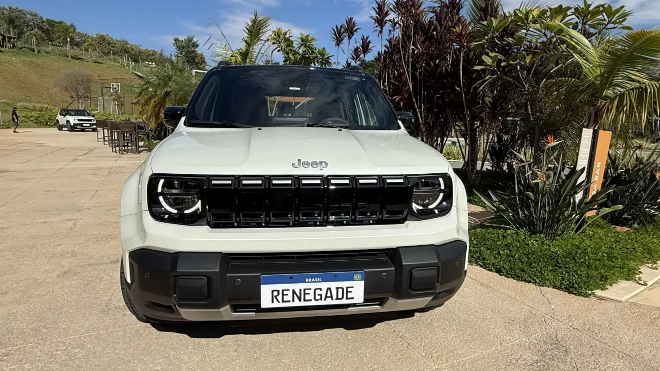 dianteira do Jeep Renegade Sahara 2027