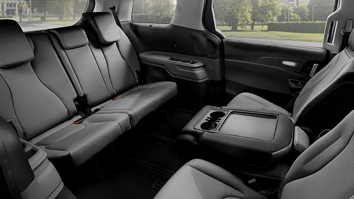 interior Kia Carnival HEV [divulgação]