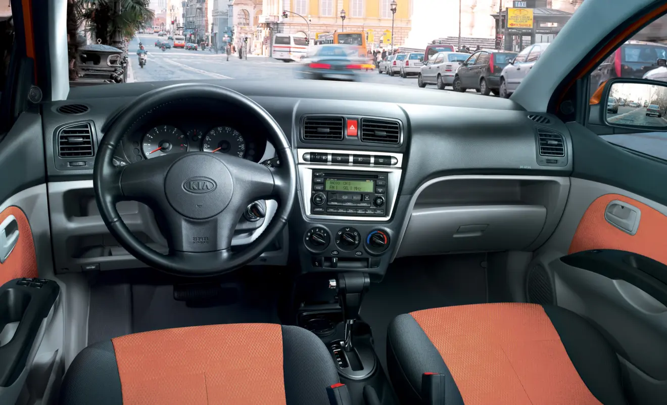 Interior do Kia Picanto EX com câmbio automático