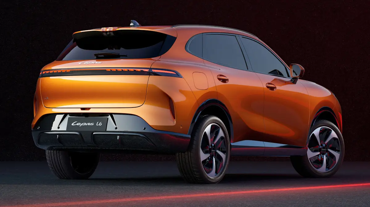 Lepas L6 laranja de traseira em um fundo preto