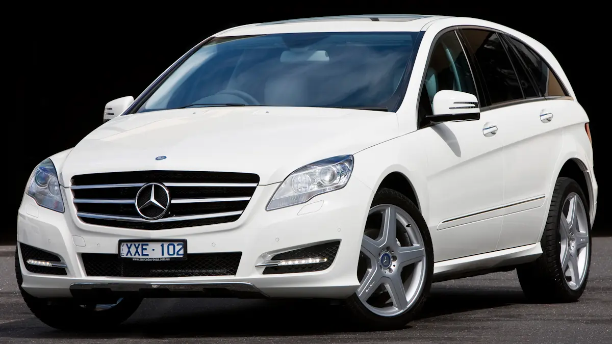 Mercedes-Benz Classe R branca de frente