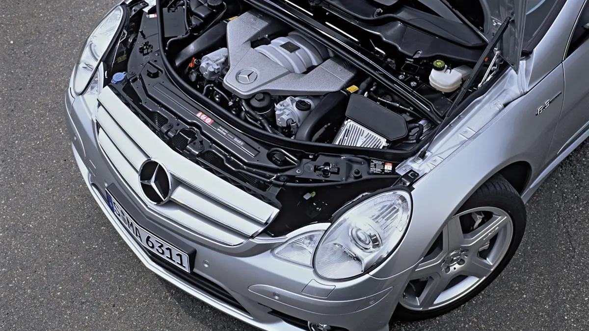 motor Mercedes-Benz R 63 AMG prata 