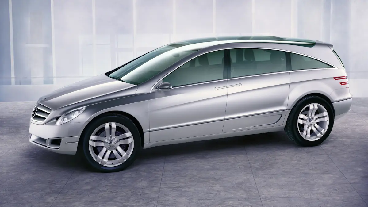 Mercedes-Benz Vision GST (Grand Sports Tourer) [divulgação] prata de frente