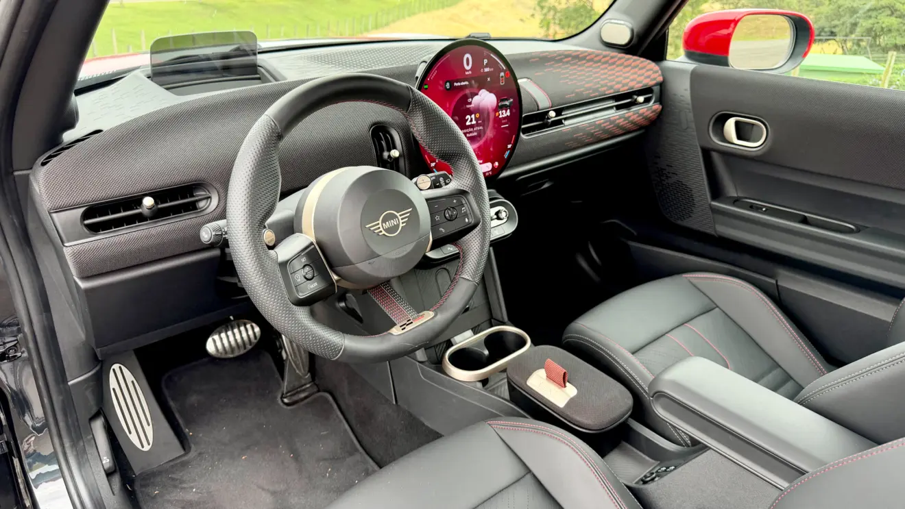 cabine Mini Cooper John Cooper Works [Auto+ / João Brigato]