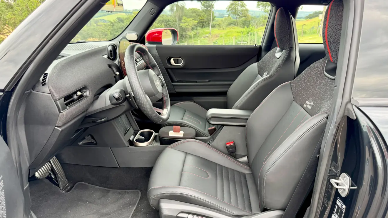 banco dianteiro Mini Cooper John Cooper Works [Auto+ / João Brigato]