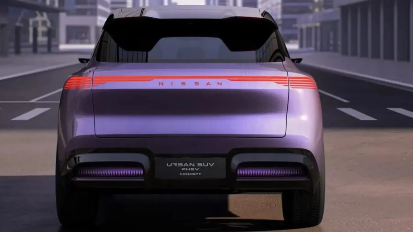 Novo SUV Urban PHEV da Nissan roxo visto de trás