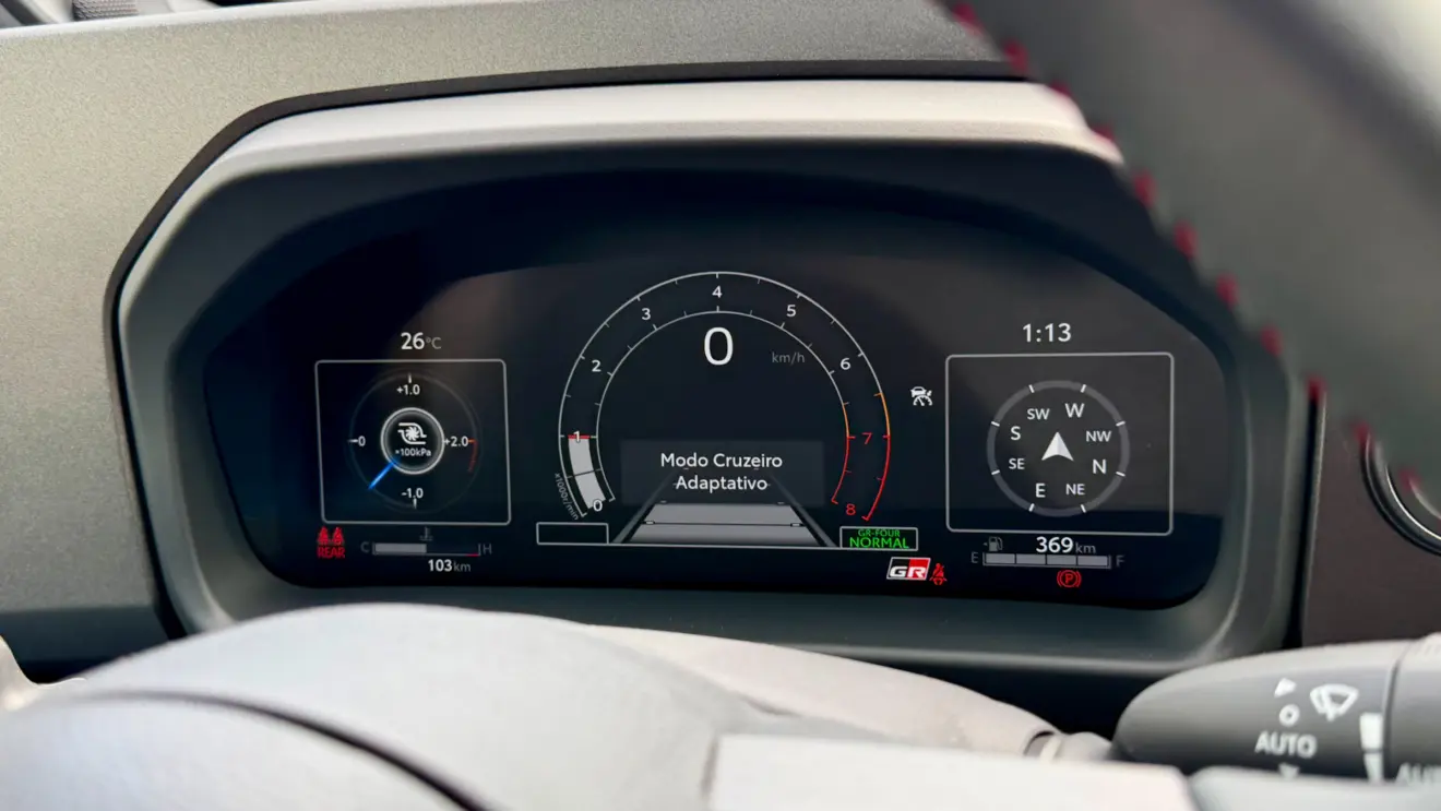 painel Toyota GR Yaris [divulgação]