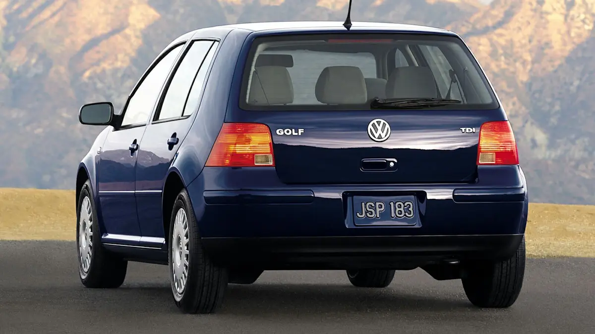 Volkswagen Golf MK4 sapão azul de traseira
