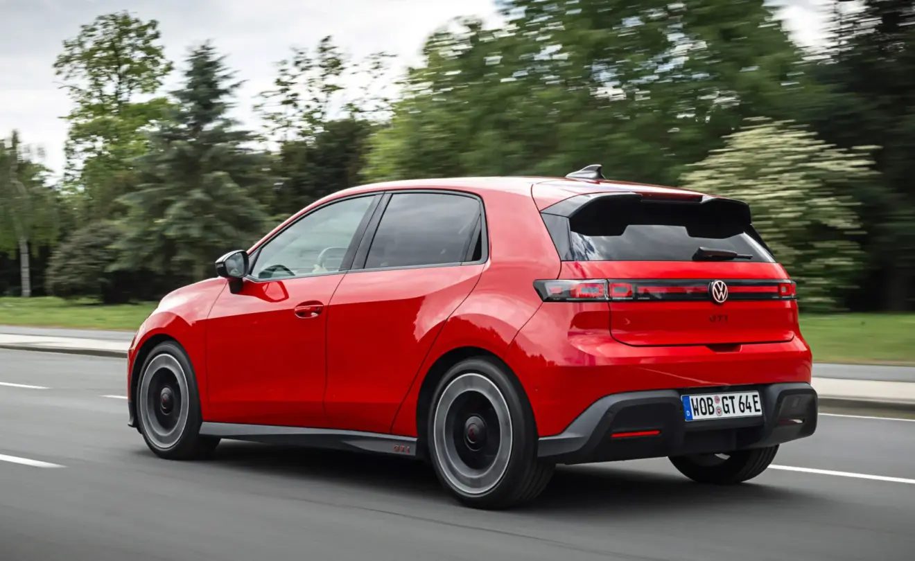 traseira do Volkswagen ID.Polo GTI vermelho