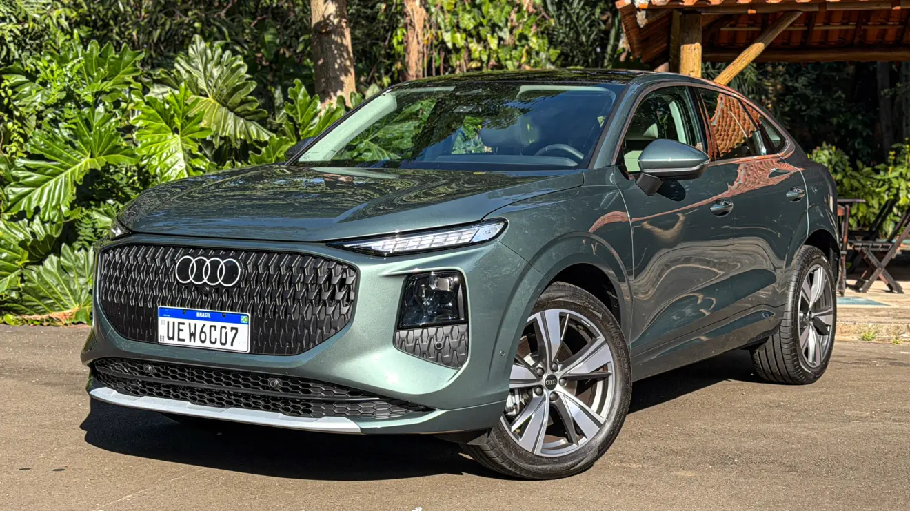 Audi Q3 Sportback na cor Verde Sage estático