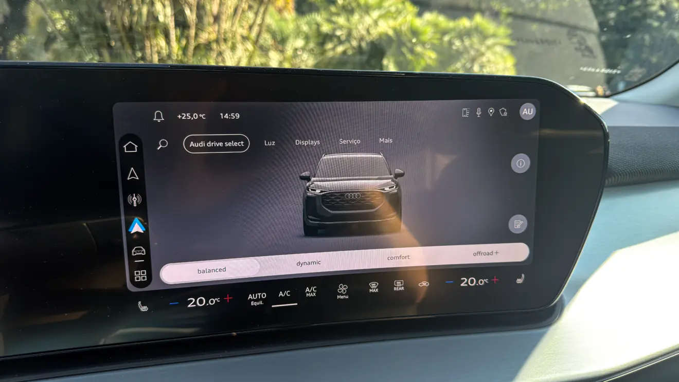 Audi Q3 interior 
