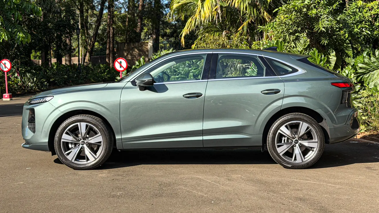 Audi Q3 Sportback na cor Verde Sage estático