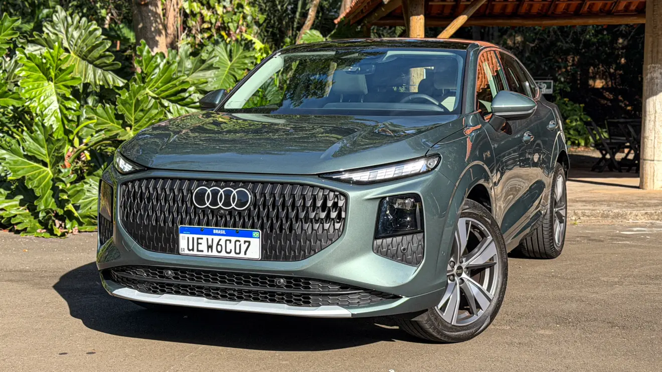 Audi Q3 Sportback na cor Verde Sage estático
