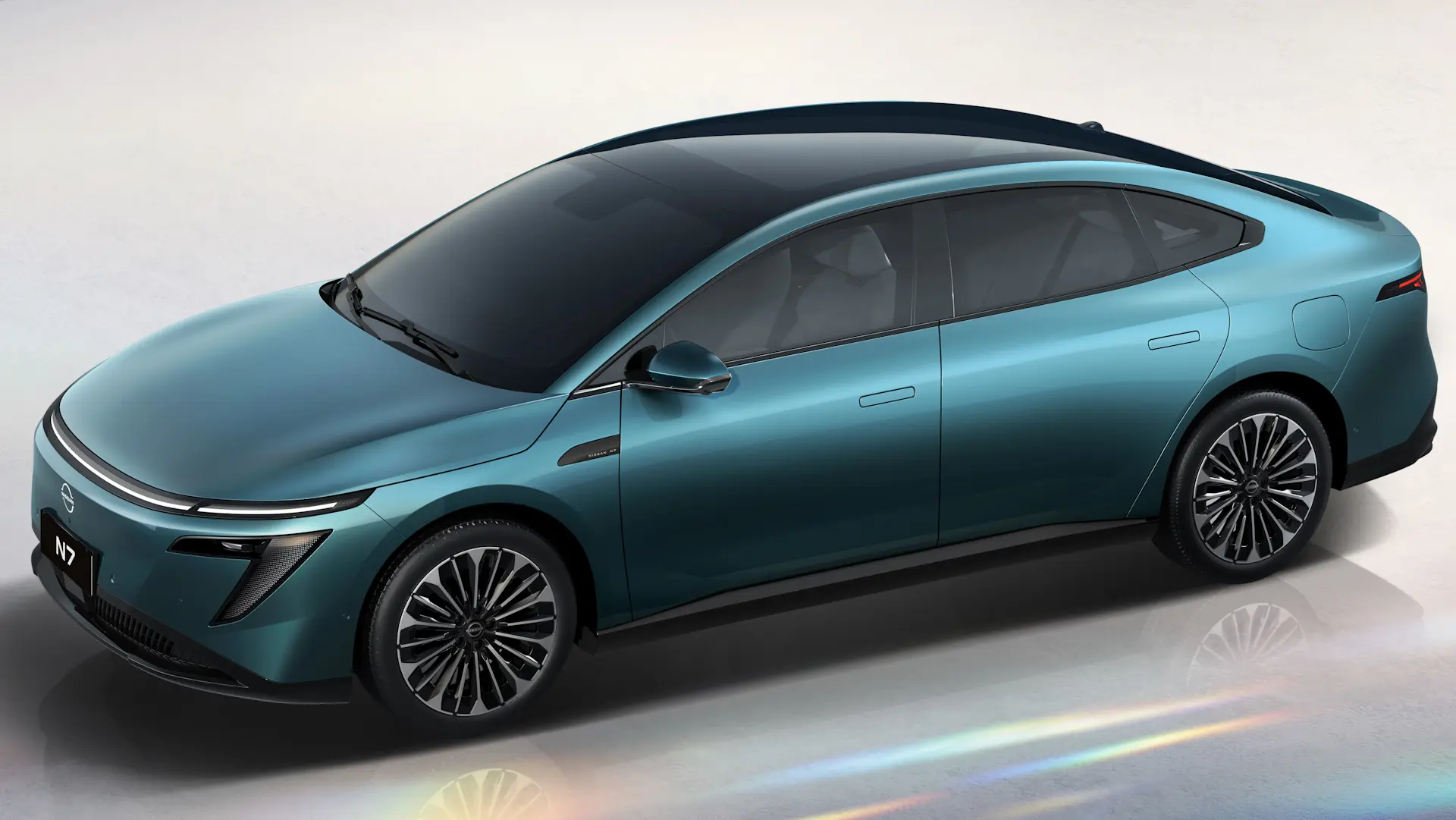 Dongfeng Nissan N7 azul parado de frente com o chão e o fundo branco