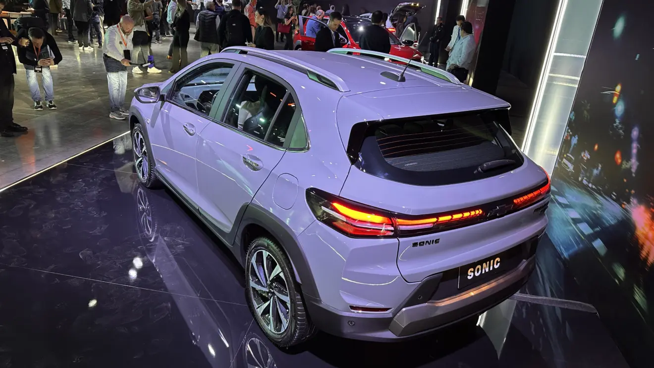 teto do Chevrolet Sonic Premier [divulgação]
