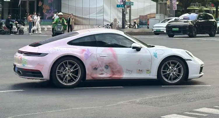 Na China é comum observar modelos da Porsche, Ferrari e Lamborghini