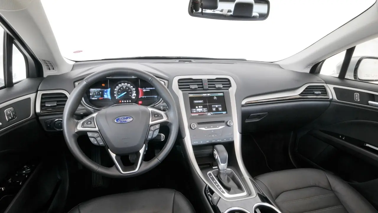 Ford Fusion Titanium 2.0 EcoBoost interior