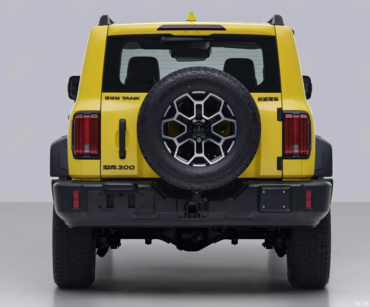 GWM Tank 300 V6 amarelo de traseira