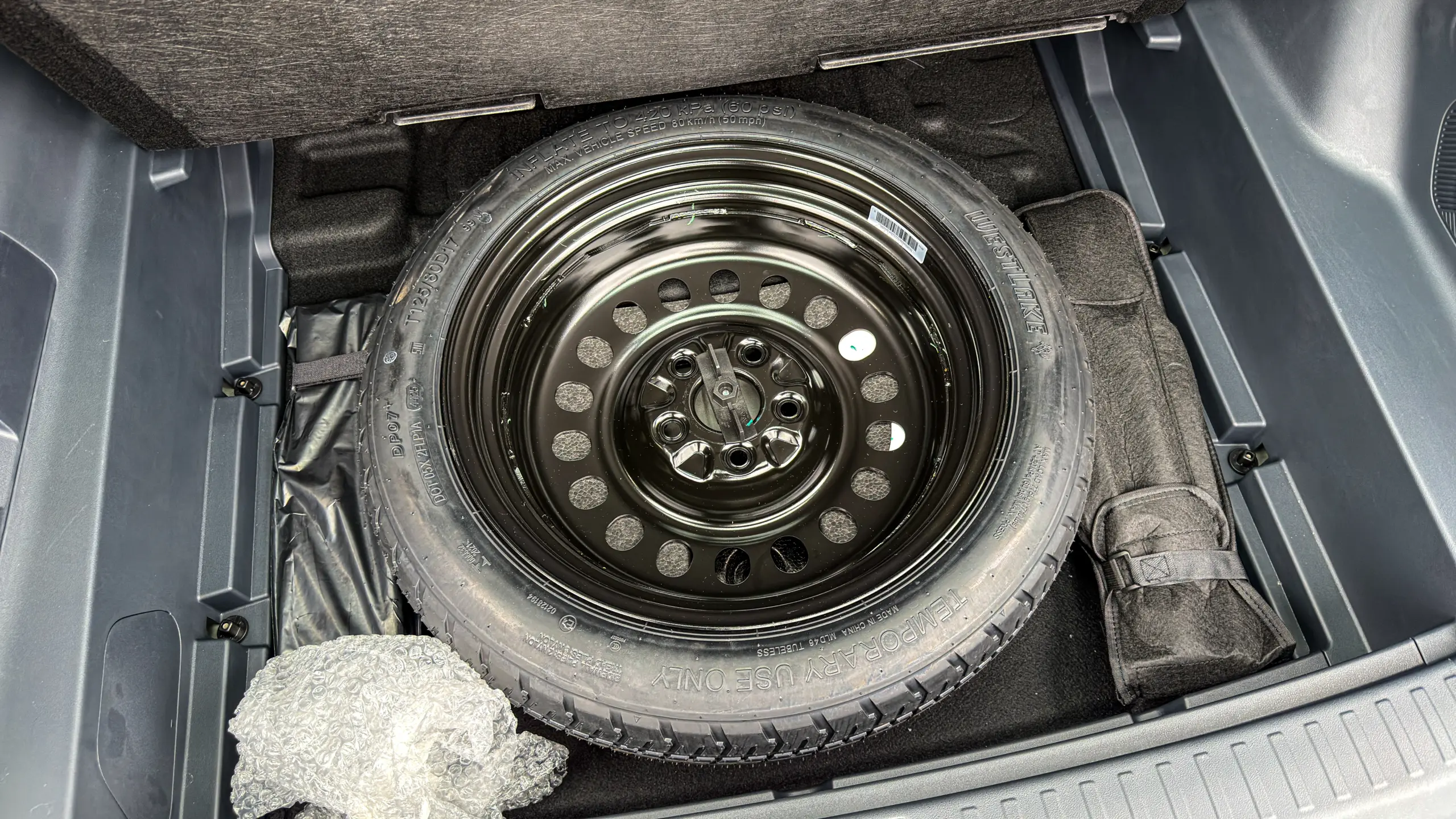 Geely EX5 EM-i porta-malas estepe para avaliação e teste