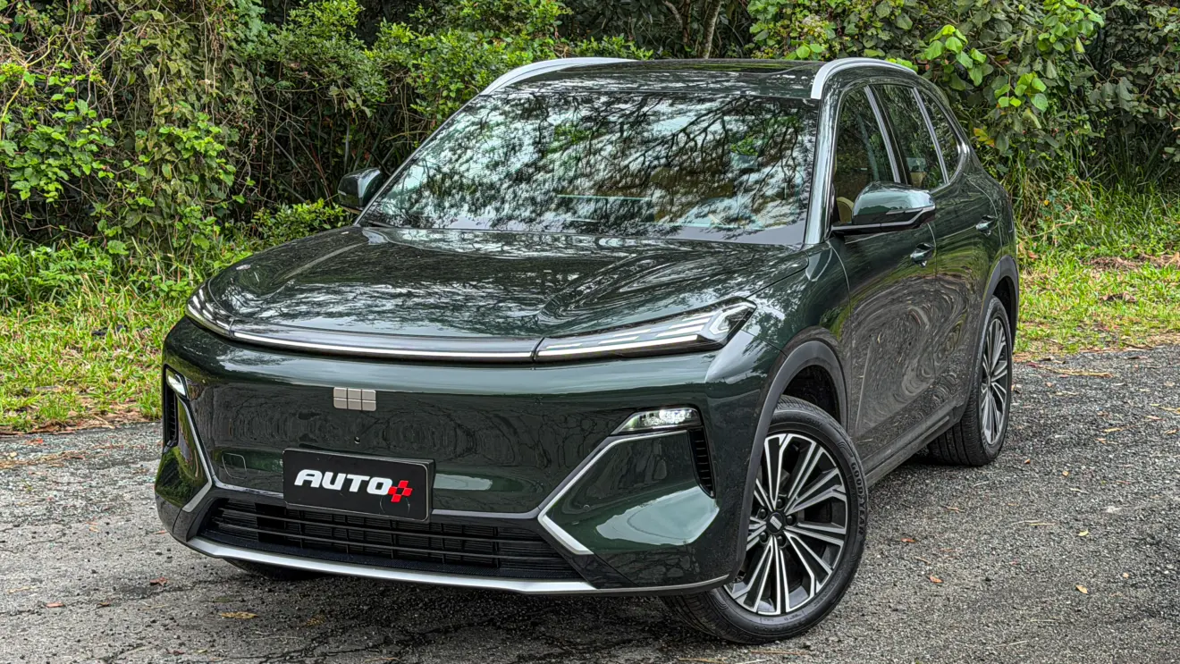 Geely EX5 EM-i verde estático para avaliação e teste