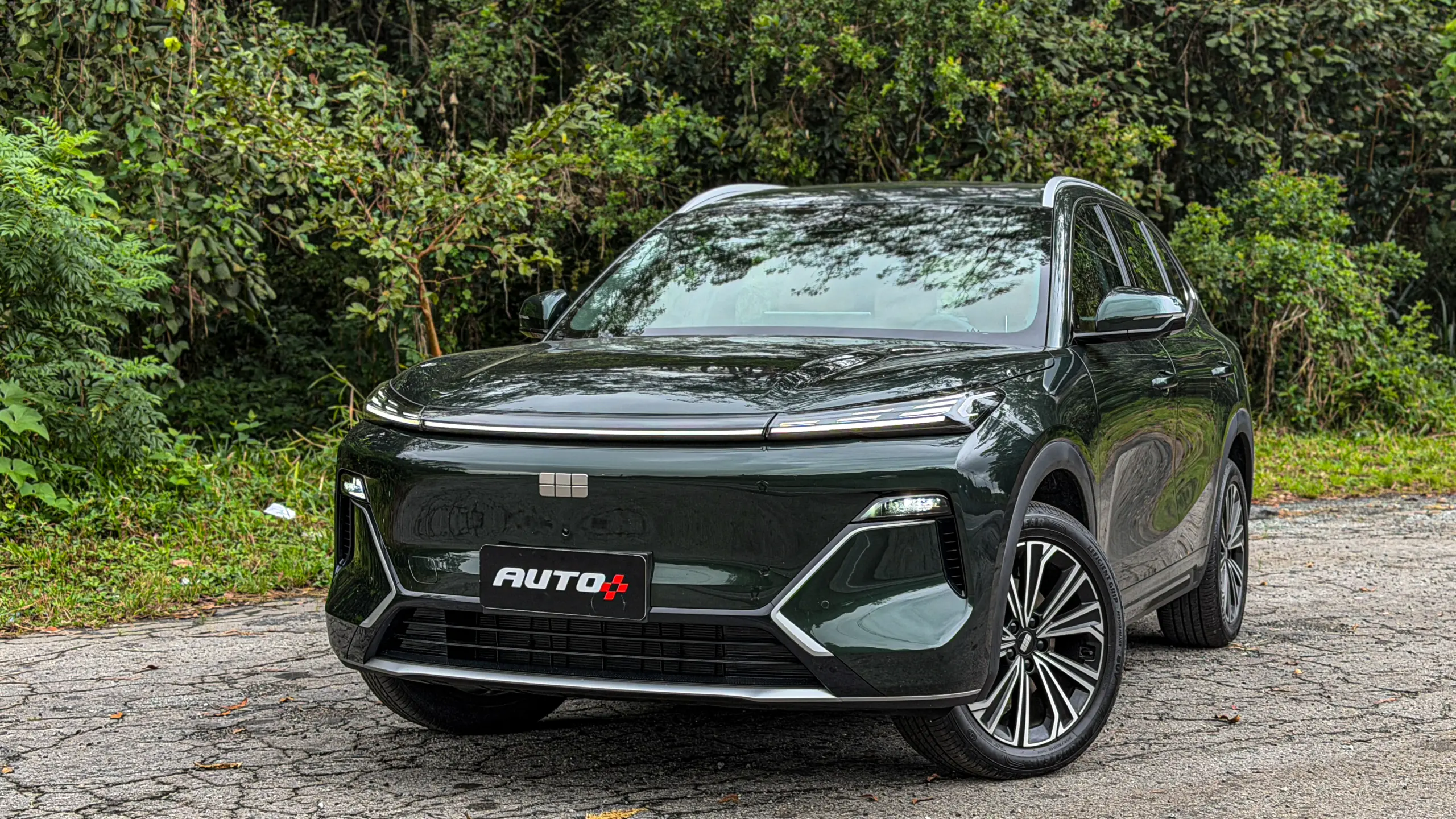 Geely EX5 EM-i verde estático para avaliação e teste