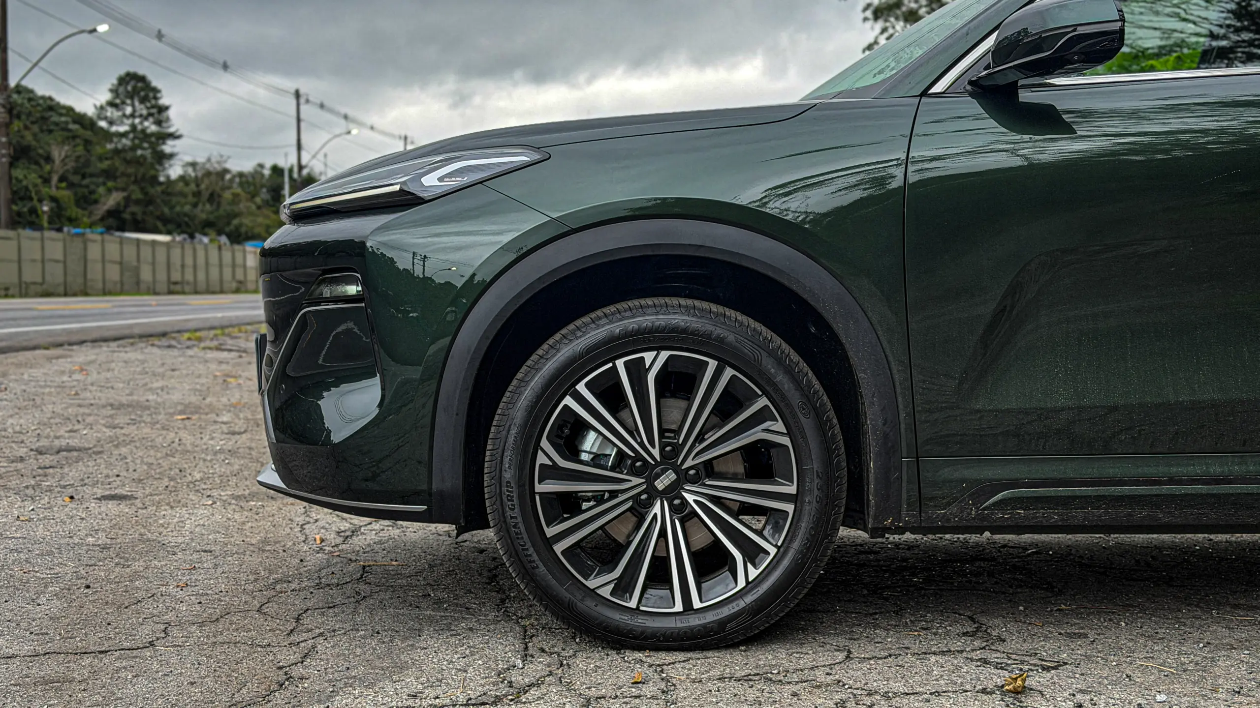 Geely EX5 EM-i verde estático para avaliação e teste