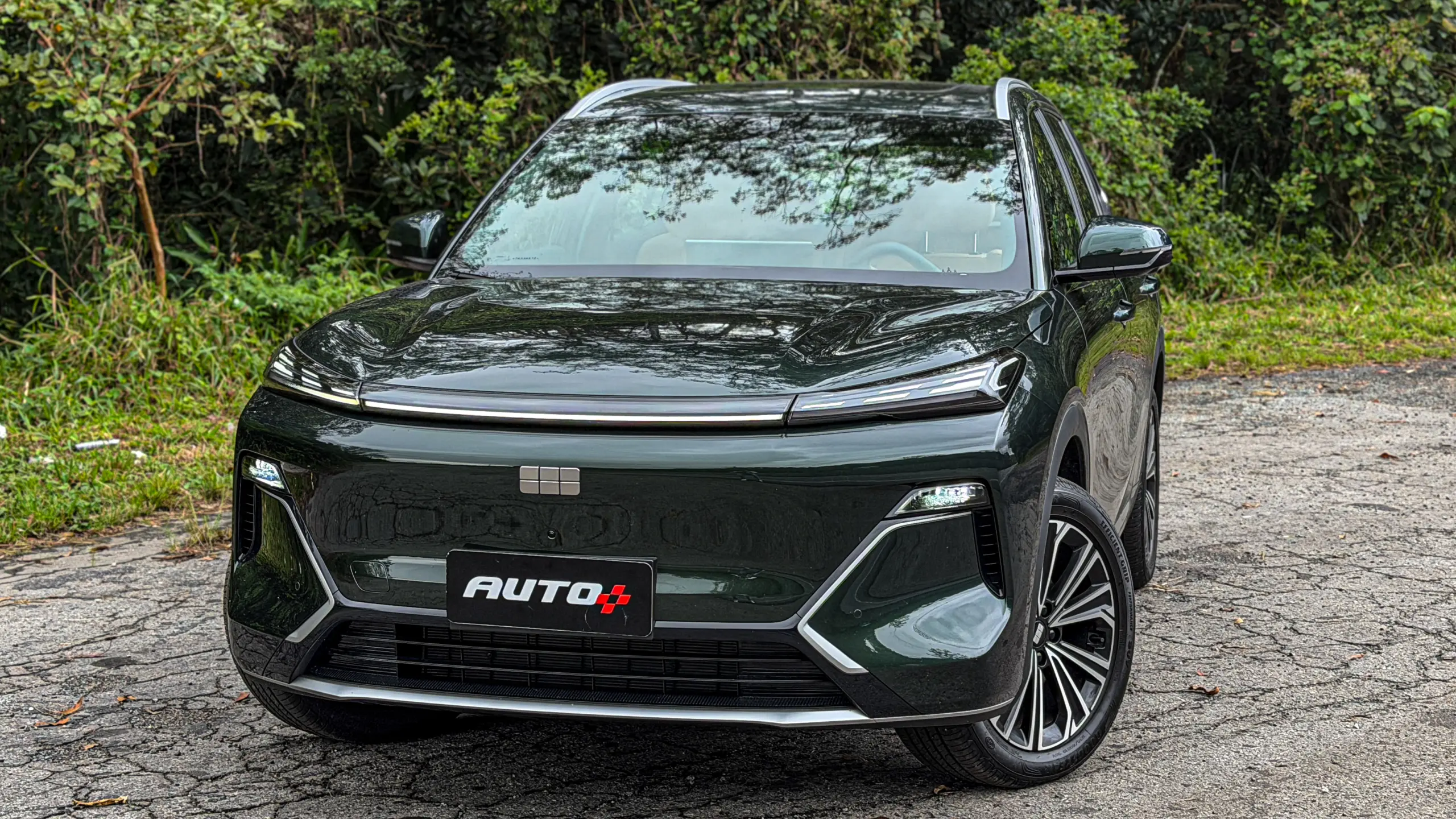 Geely EX5 EM-i verde estático para avaliação e teste