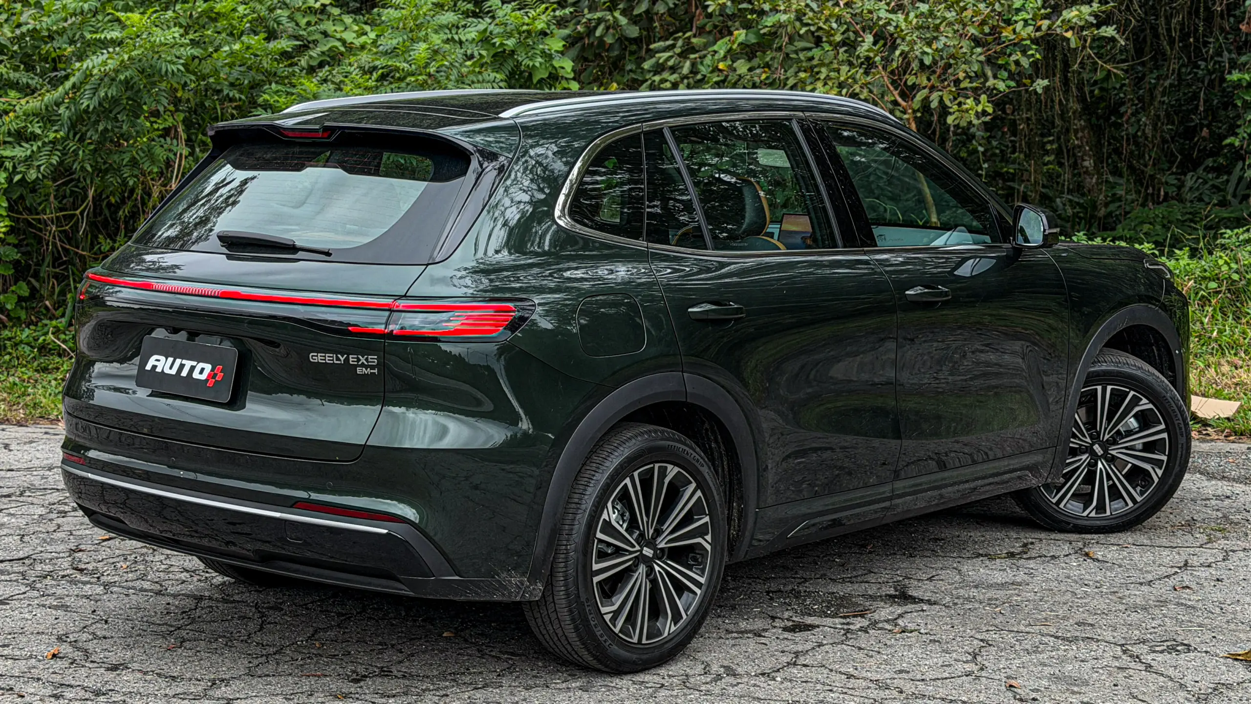 Geely EX5 EM-i verde estático para avaliação e teste