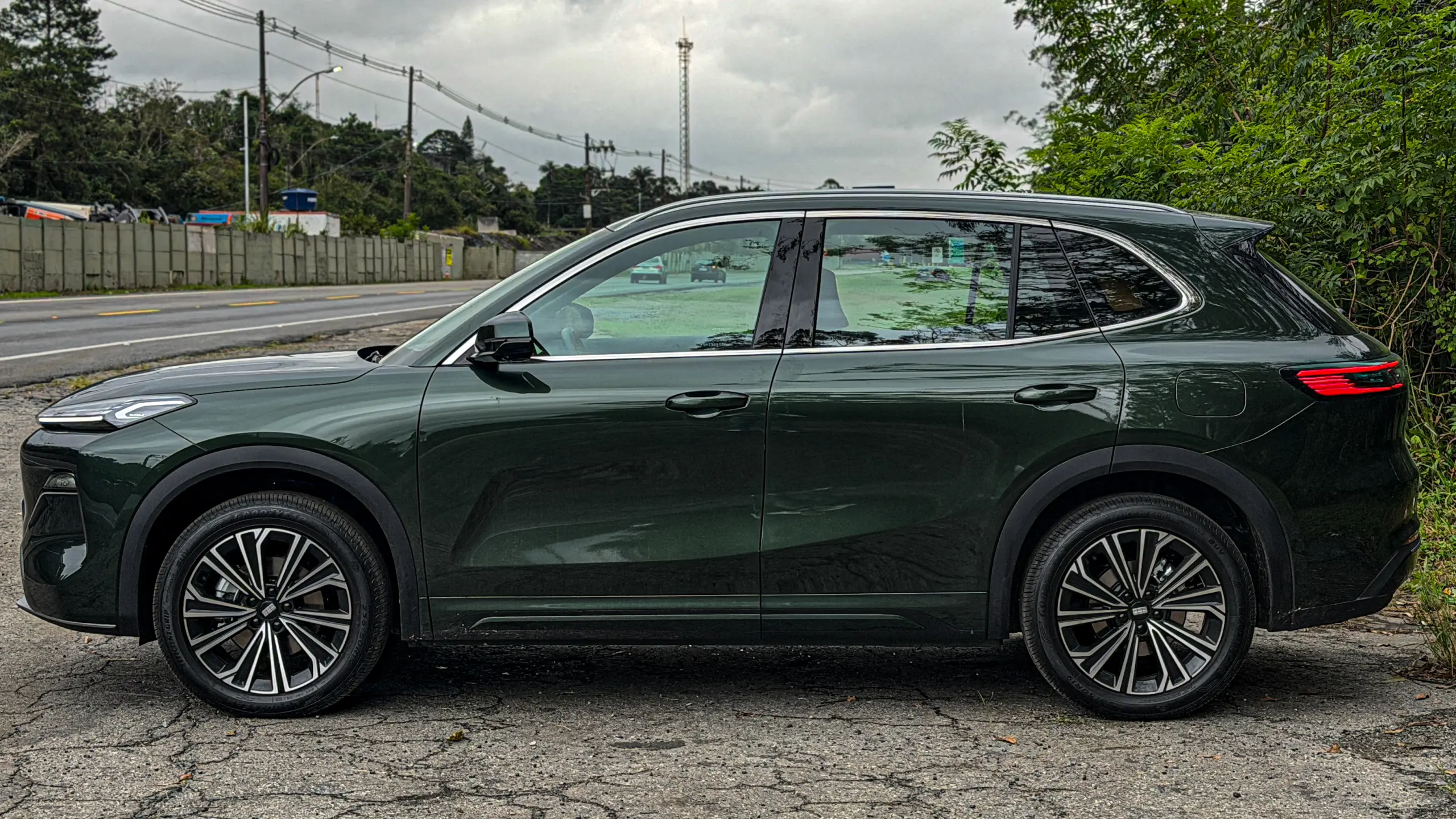 Geely EX5 EM-i verde estático para avaliação e teste