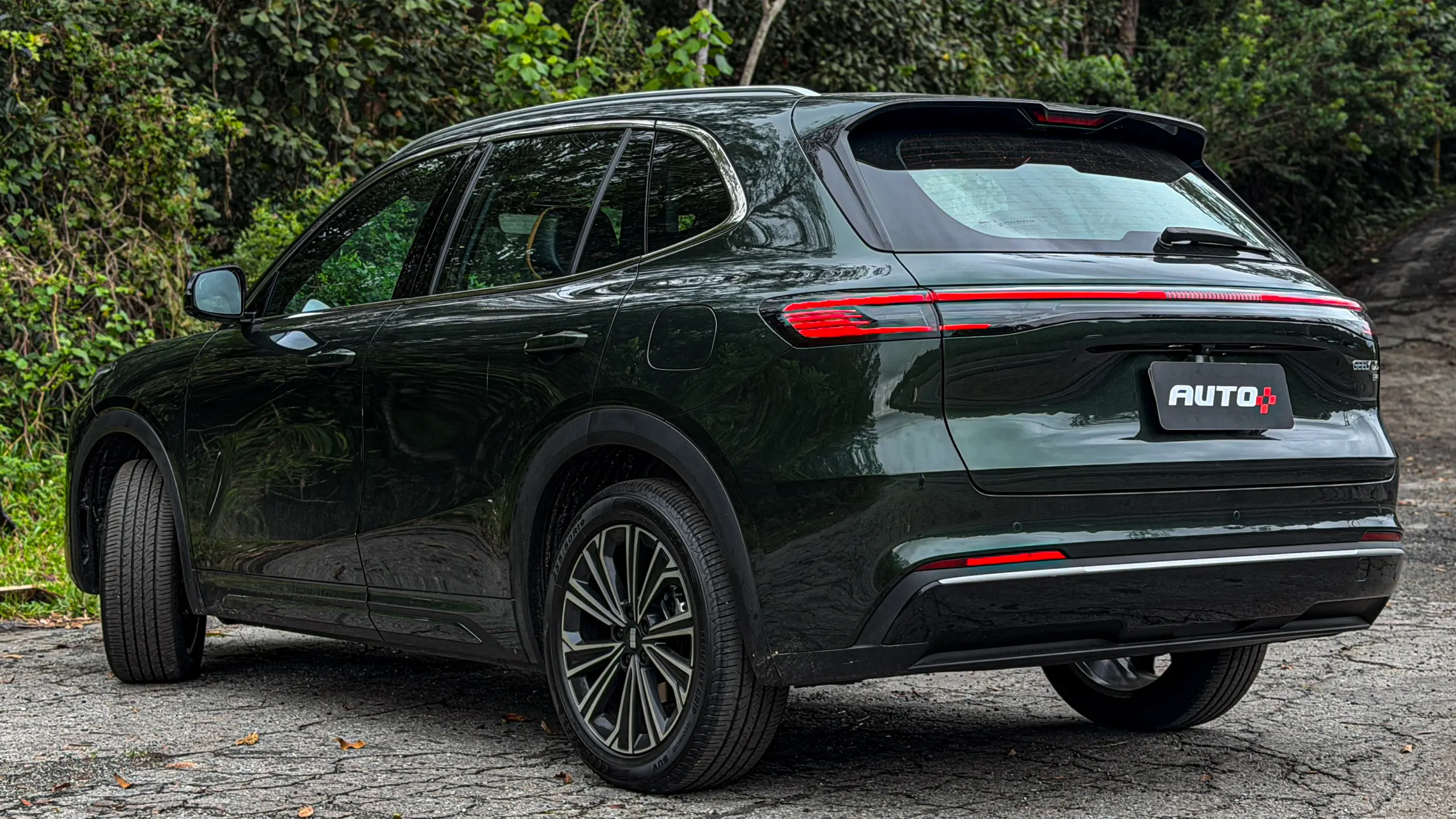 Geely EX5 EM-i verde estático para avaliação e teste