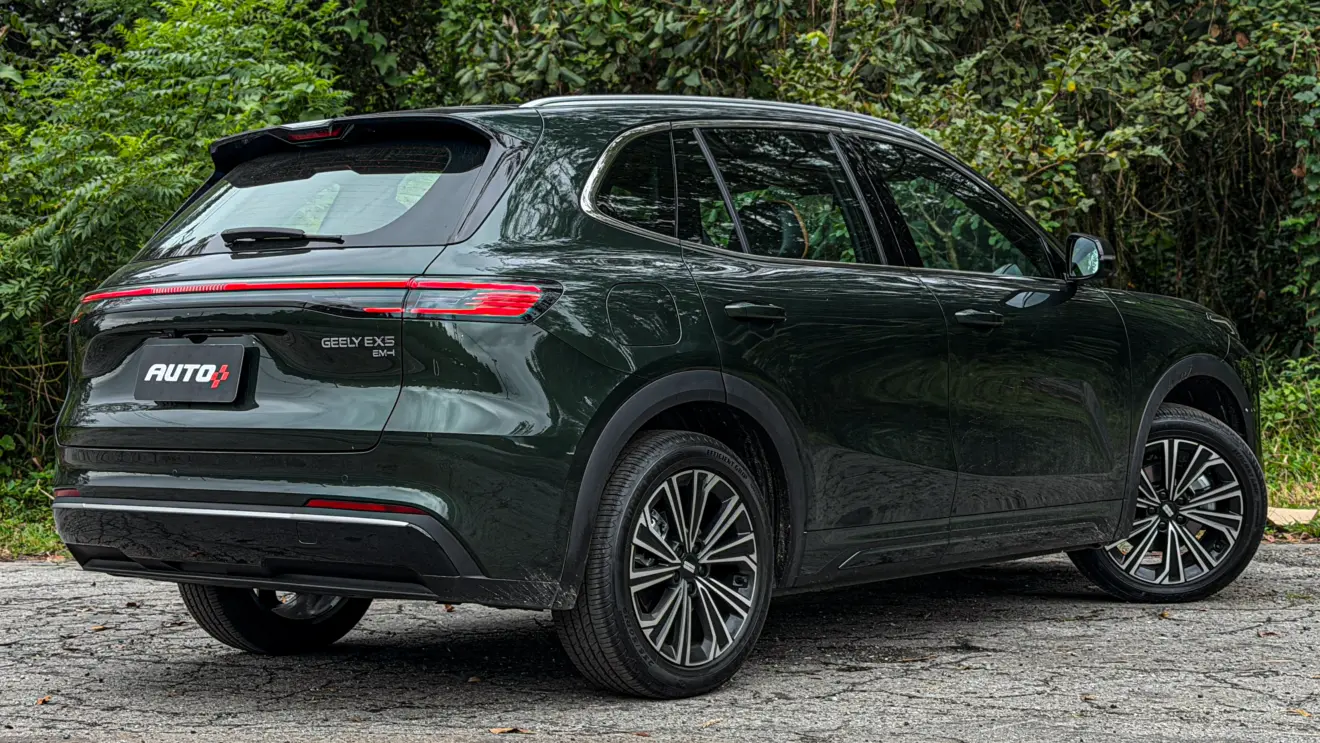 Geely EX5 EM-i verde estático para avaliação e teste
