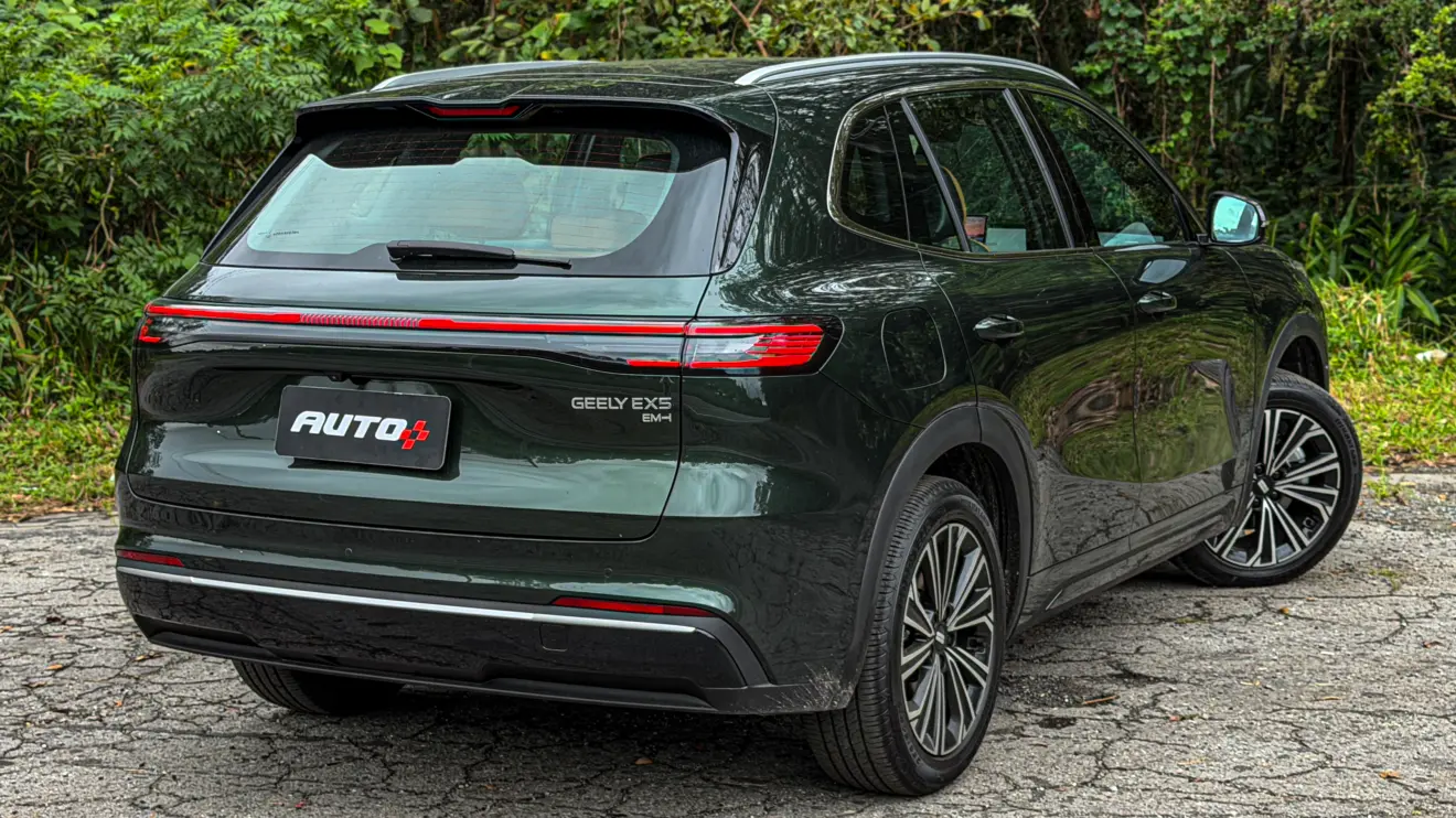 Geely EX5 EM-i verde estático para avaliação e teste