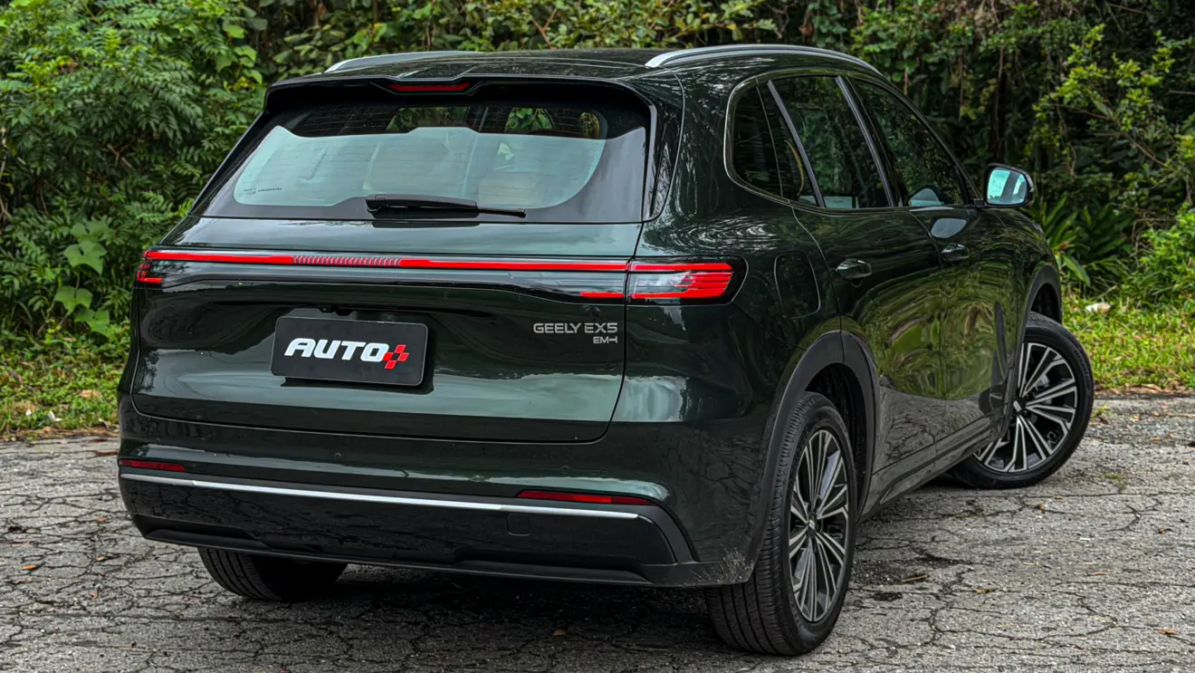 Geely EX5 EM-i verde estático para avaliação e teste