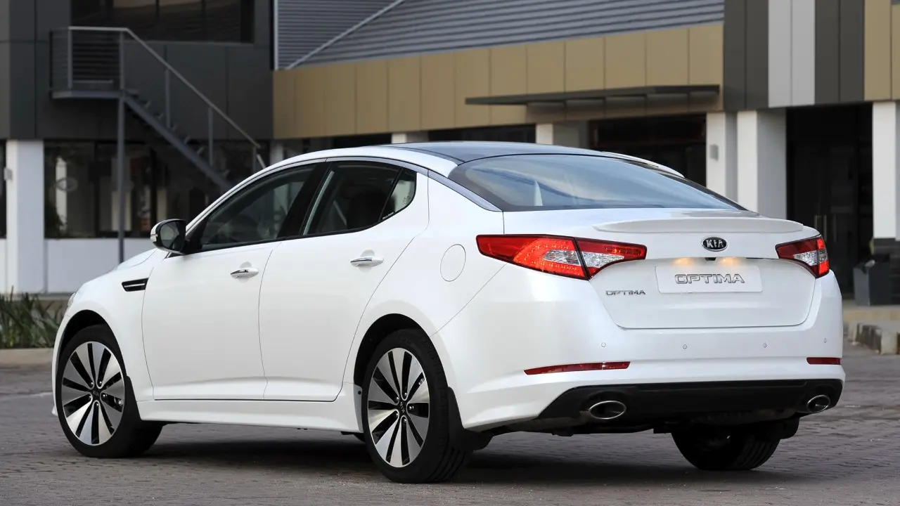 Kia Optima 2.4 2014 branco estático de traseira