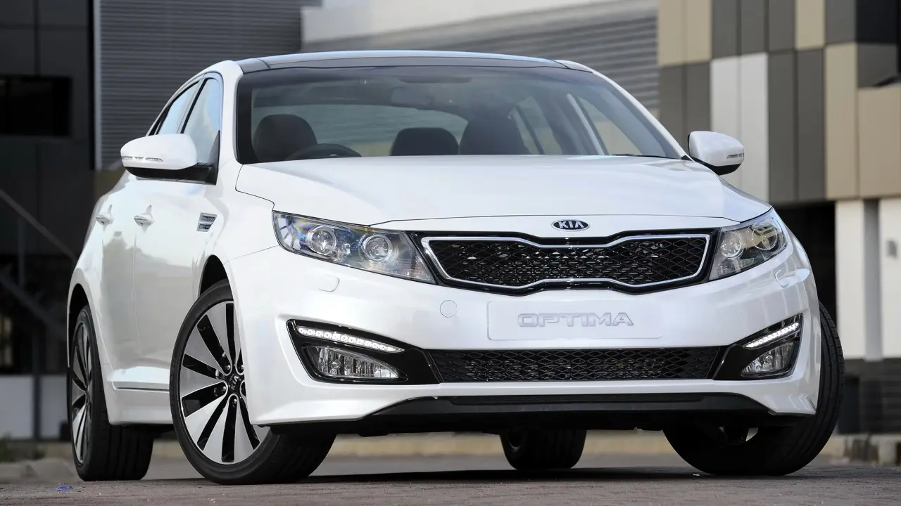 Kia Optima 2.4 2014 branco estático de frente