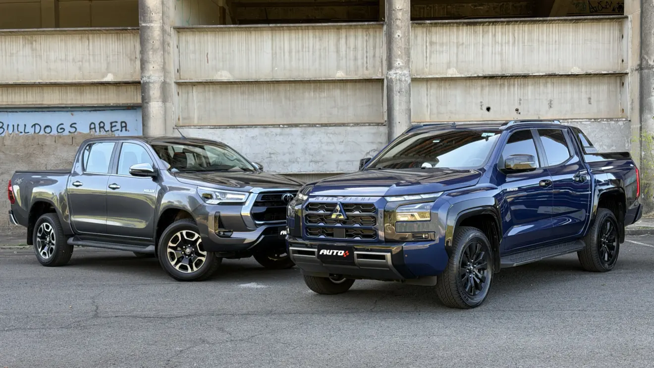 Caminhonetes MItsubishi Triton Katana e Toyota Hilux SRX paradas de dianteira