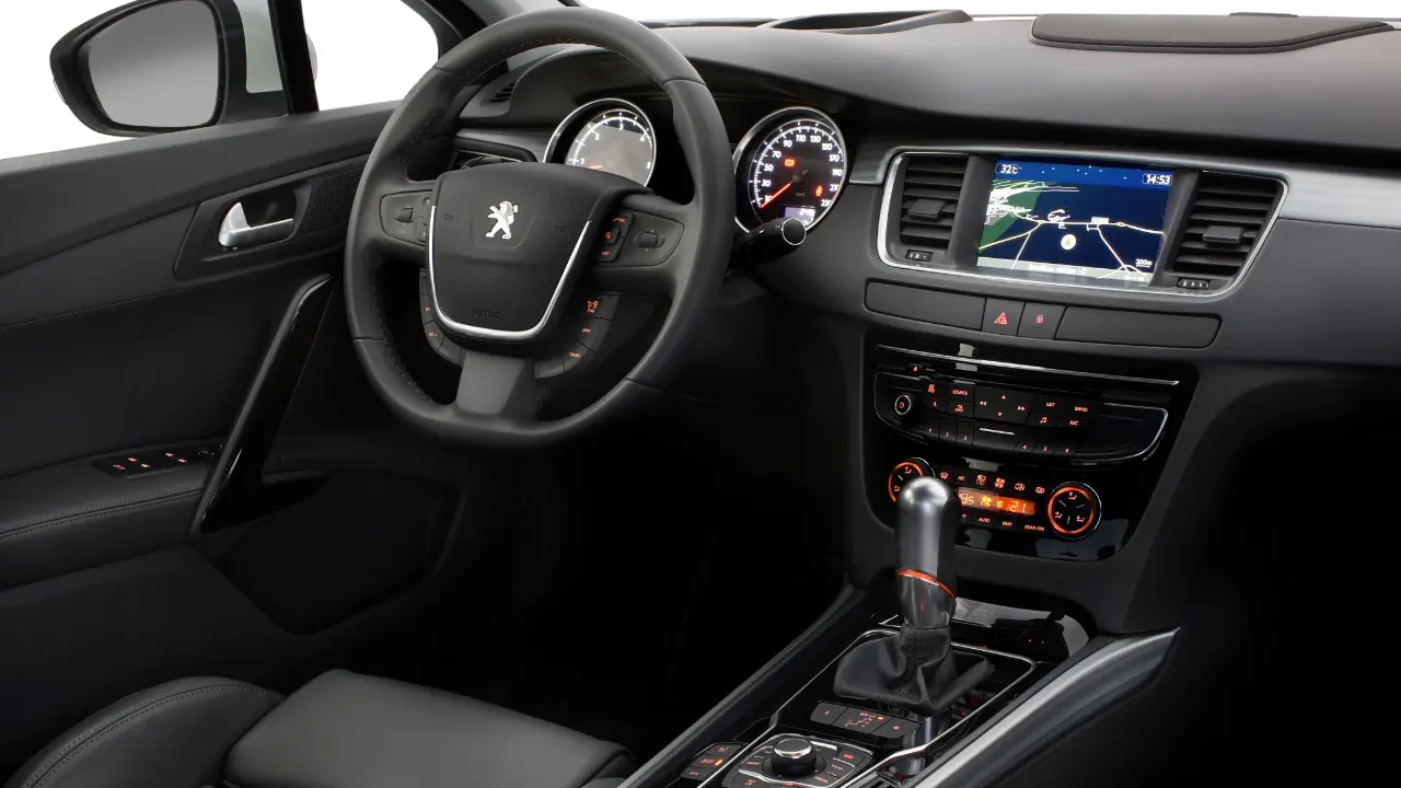 Peugeot 508 2014 interior