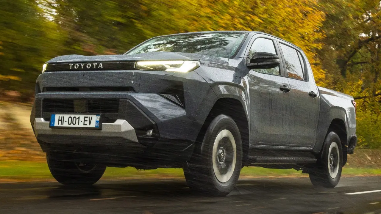 Toyota Hilux 2027 em movimento