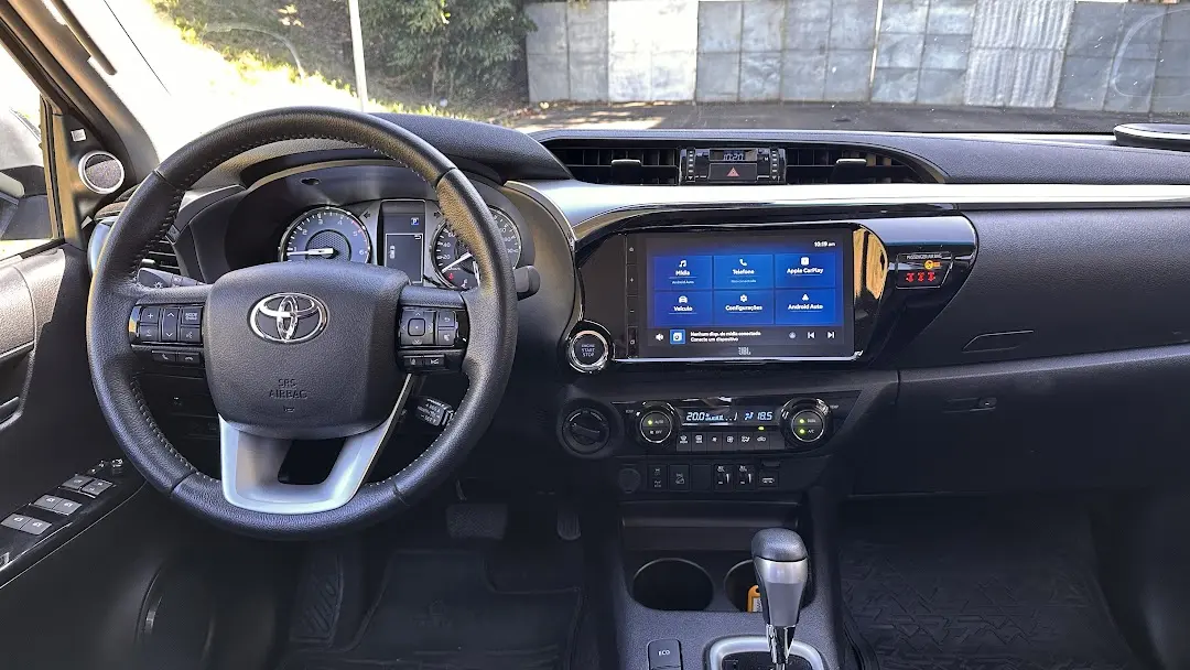 Painel da caminhonete Toyota Hilux SRX