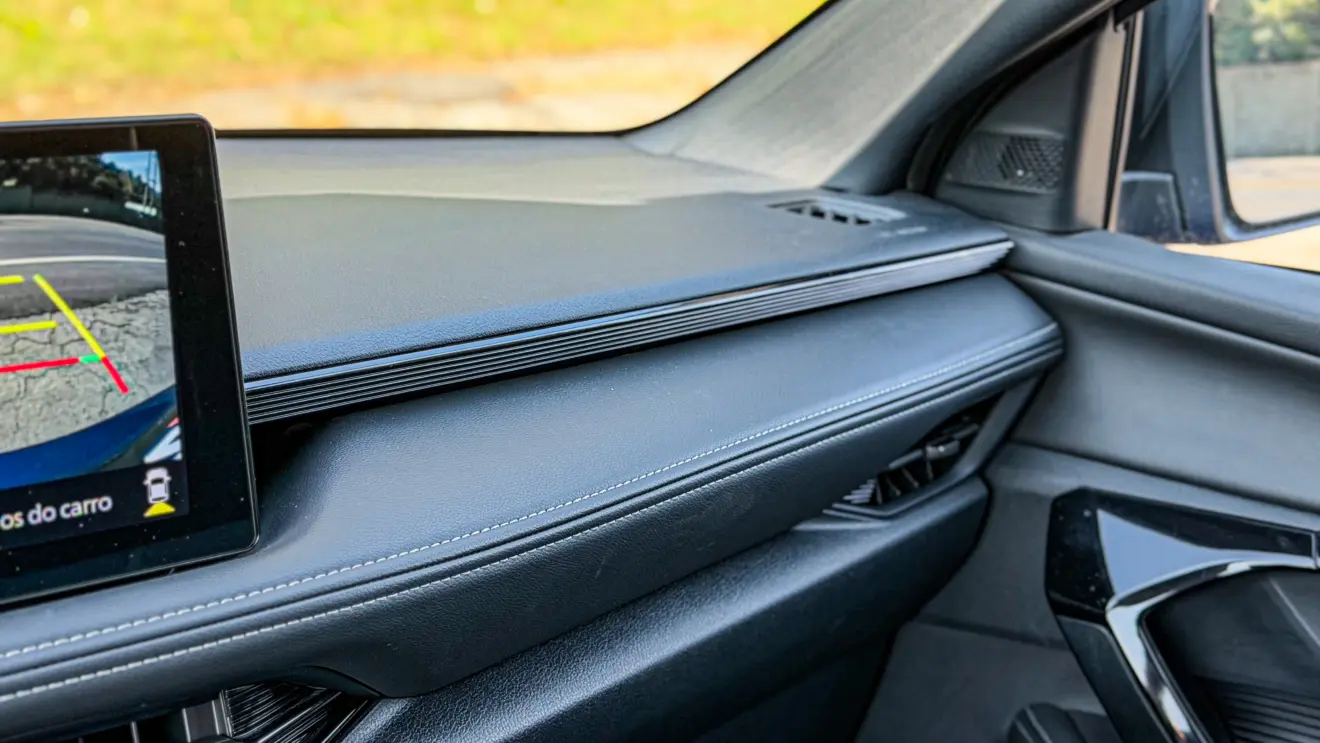 Interior do Toyota Yaris Cross XRX para avaliação