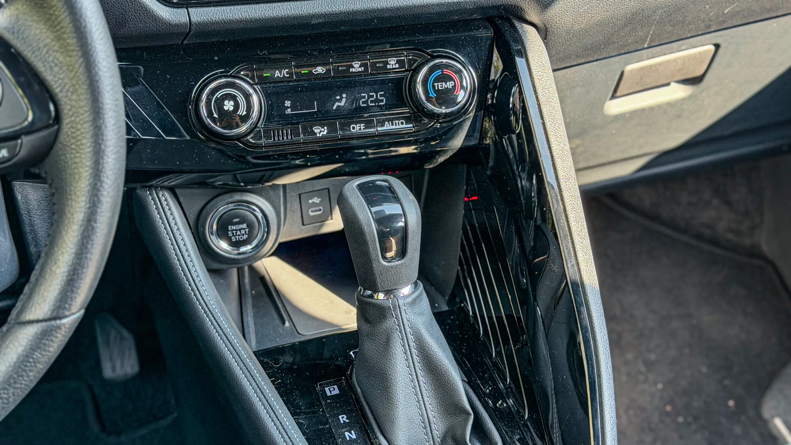 Interior do Toyota Yaris Cross XRX para avaliação